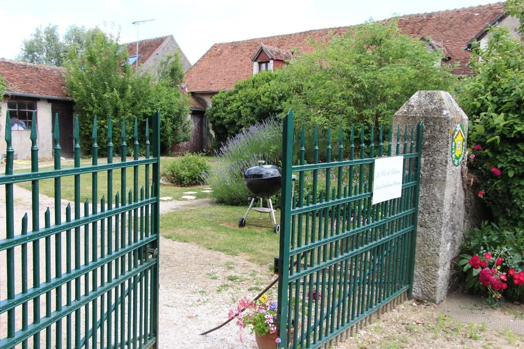 Le Clos De Chatres Oisly Eksteriør bilde